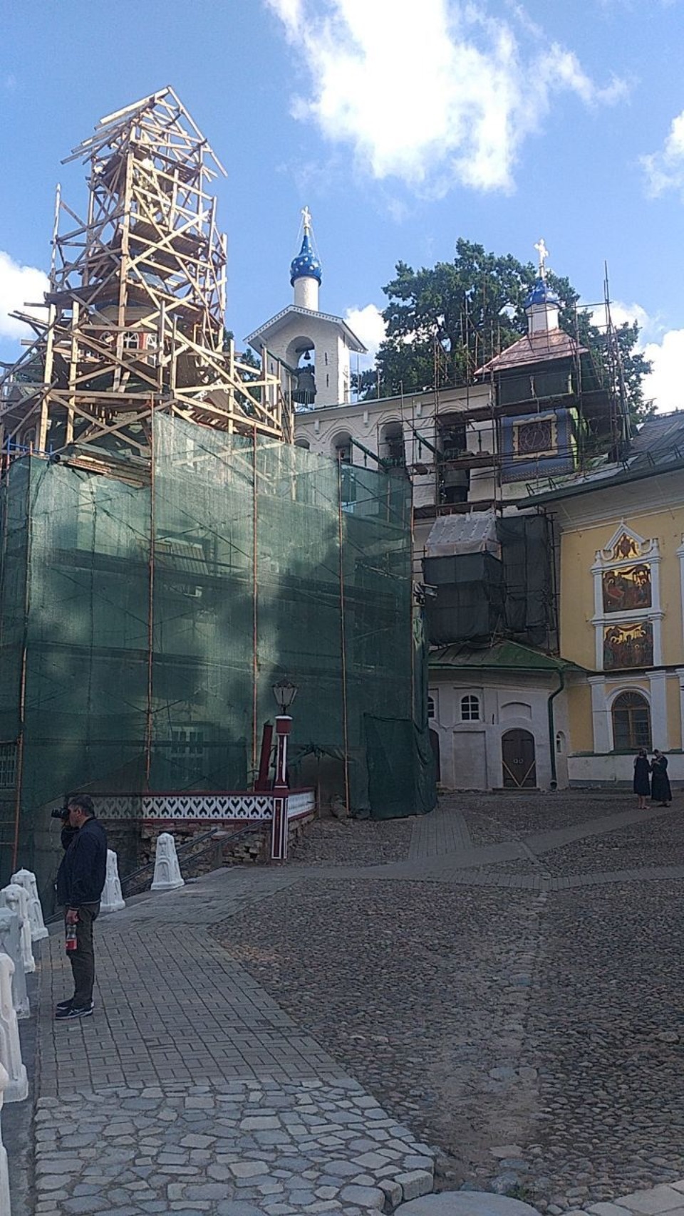 Механизм и циферблат часов Большой звонницы реставрируют в Печорах