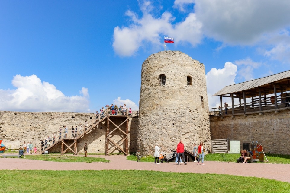 Изборскую крепость закроют для проведения съемок на два дня Изборскую крепость закроют для проведения съемок на два дня