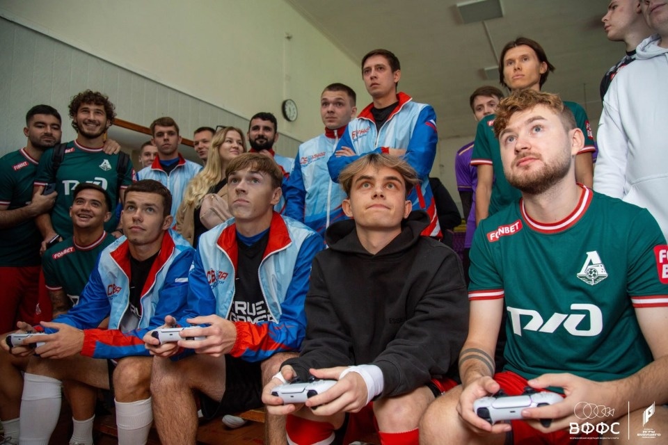 «Серебро» на отборочном этапе по фиджитал-футболу завоевала псковская сборная