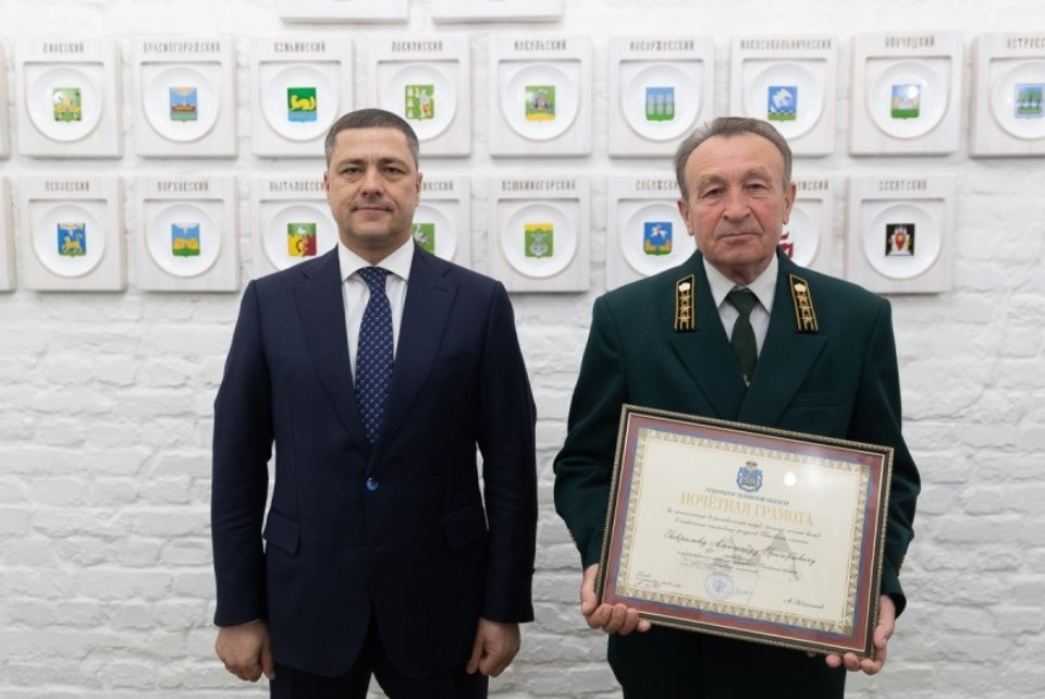 В Псковской области наградили работников лесного хозяйства В Псковской области наградили работников лесного хозяйства