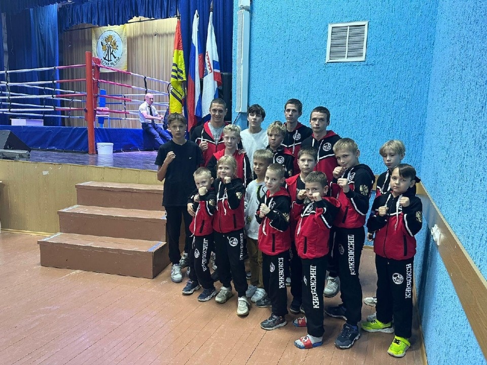 15 медалей на турнире по кикбоксингу в Кингисеппе завоевали псковские спортсмены