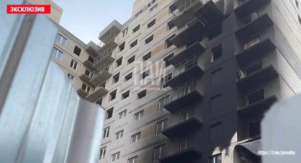 Возгорание стройматериалов ликвидировали пожарные в Пскове