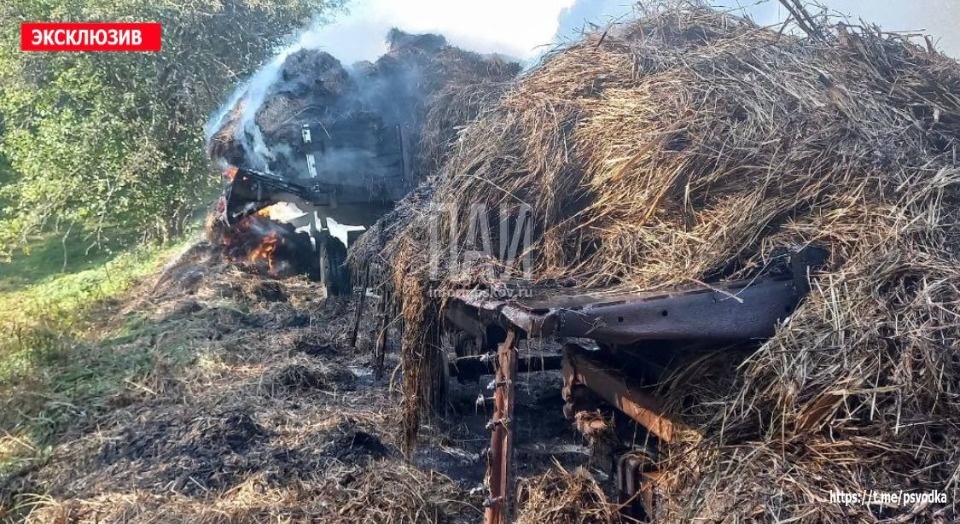 В Невельском районе загорелся прицеп с сеном В Невельском районе загорелся прицеп с сеном