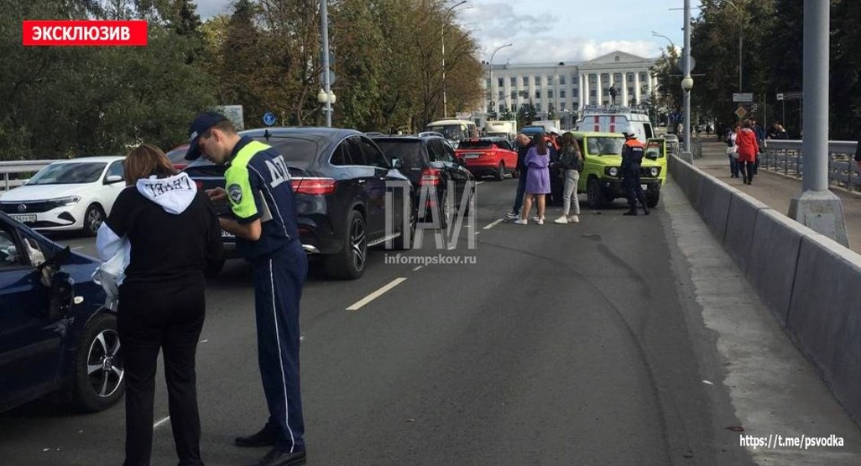 Крупное ДТП произошло в Пскове на Ольгинском мосту