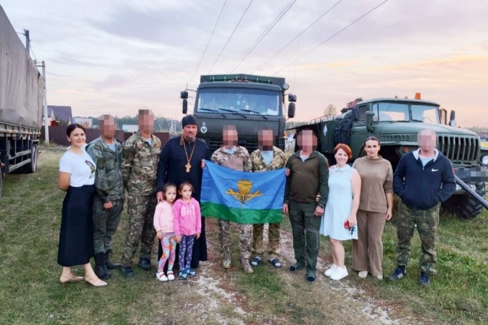Псковские десантники получили гуманитарный груз от орловского священника Псковские десантники получили гуманитарный груз от орловского священника