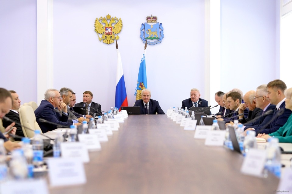 В Псковской области приняли закон о запрете нахождения детей в вейп-шопах