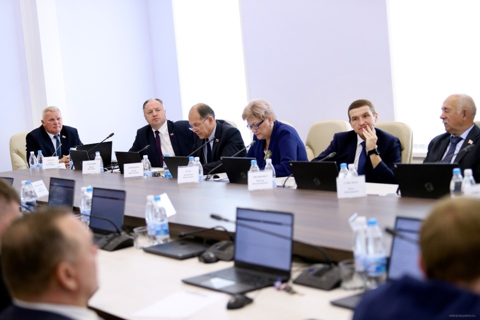 Бюджет Псковской области вырос на 5 миллиардов рублей