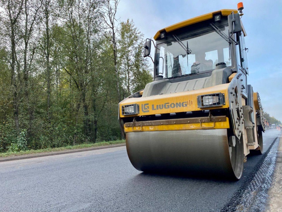 Раньше срока планируется завершить ремонт улицы Николая Васильева в Пскове