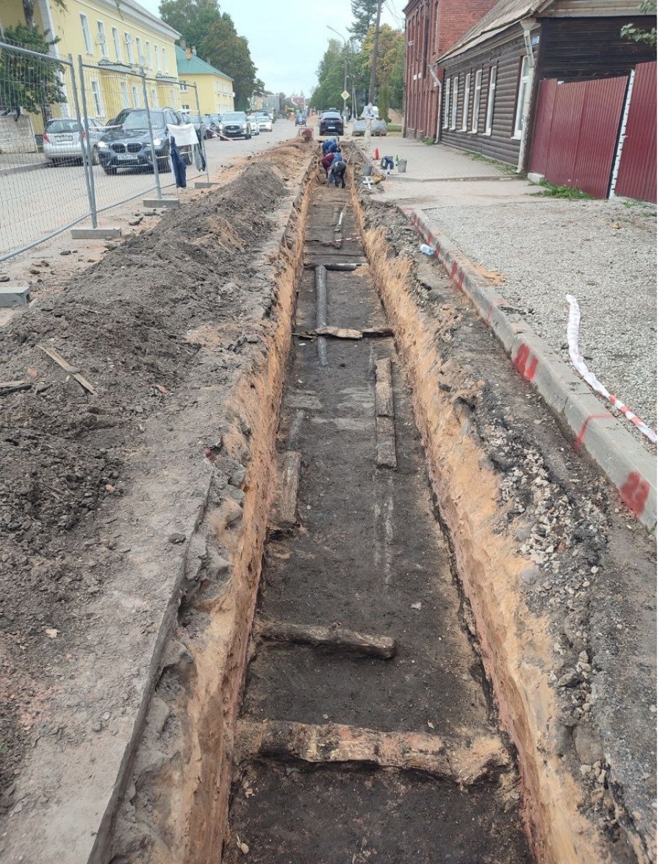  В Печорах в ходе раскопок археологи обнаружили деревянные мостовые
