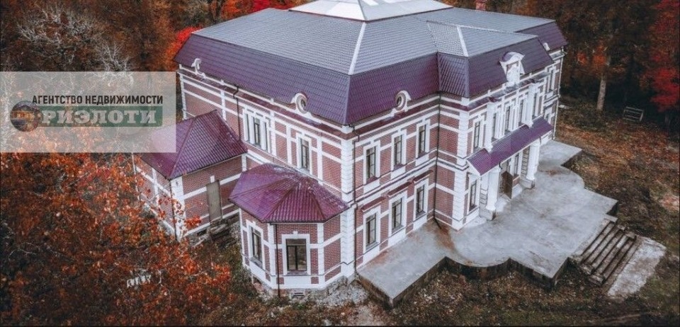 В Псковской области выставили на продажу старинную усадьбу В Псковской области выставили на продажу старинную усадьбу