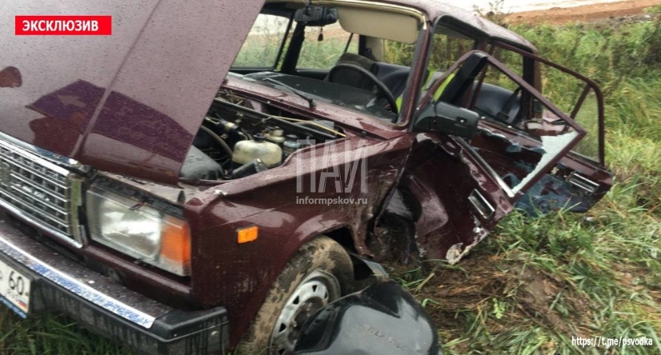 Авария с пьяным водителем произошла у поворота на Выбуты в Псковском районе Авария с пьяным водителем произошла у поворота на Выбуты в Псковском районе