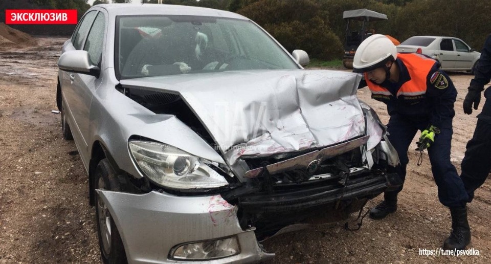 Авария с пьяным водителем произошла у поворота на Выбуты в Псковском районе Авария с пьяным водителем произошла у поворота на Выбуты в Псковском районе