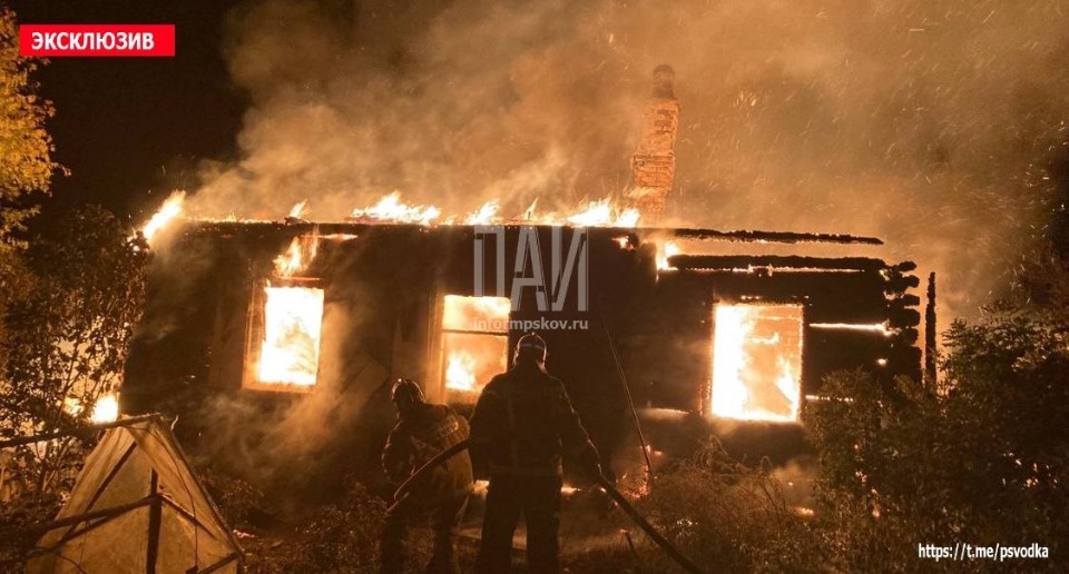 В Невельском районе сгорел садовый дом петербуржцев В Невельском районе сгорел садовый дом петербуржцев