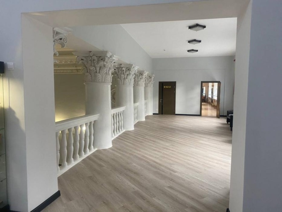 В Городском культурном центре Пскова отремонтировали танцевальный зал В Городском культурном центре Пскова отремонтировали танцевальный зал