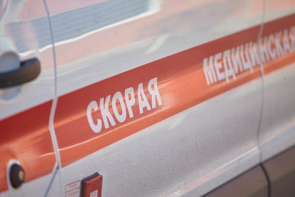 Работник псковского предприятия порезал плечо листом железа Работник псковского предприятия порезал плечо листом железа