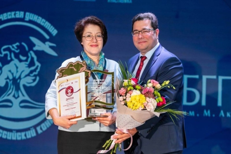 Великолучанка стала абсолютной победительницей конкурса «Лучшая педагогическая династия»