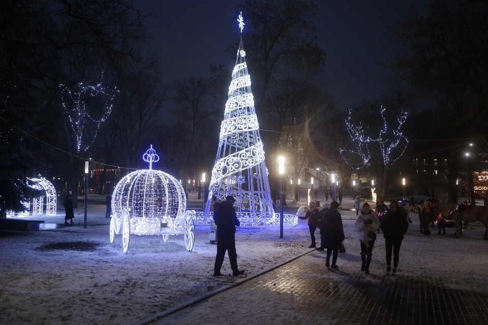 Псков украсят к Новому году до середины декабря Псков украсят к Новому году до середины декабря