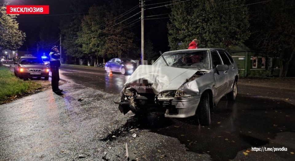 В Опочке столкнулись два автомобиля 