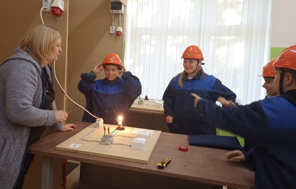 В Дедовичах начались профпробы для школьников