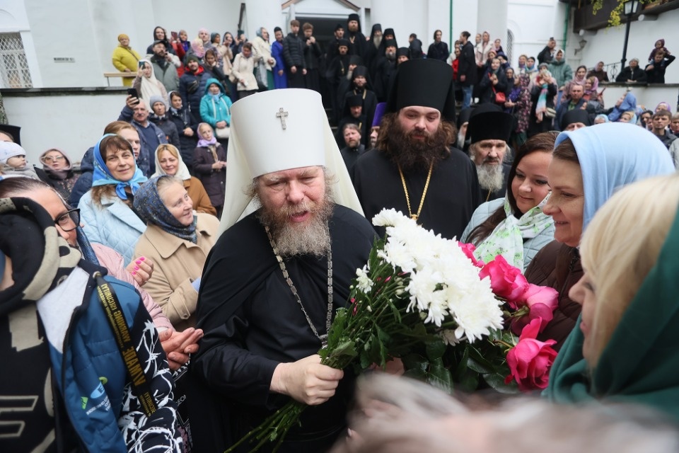 Митрополит Тихон попрощался с Печорами Митрополит Тихон попрощался с Печорами
