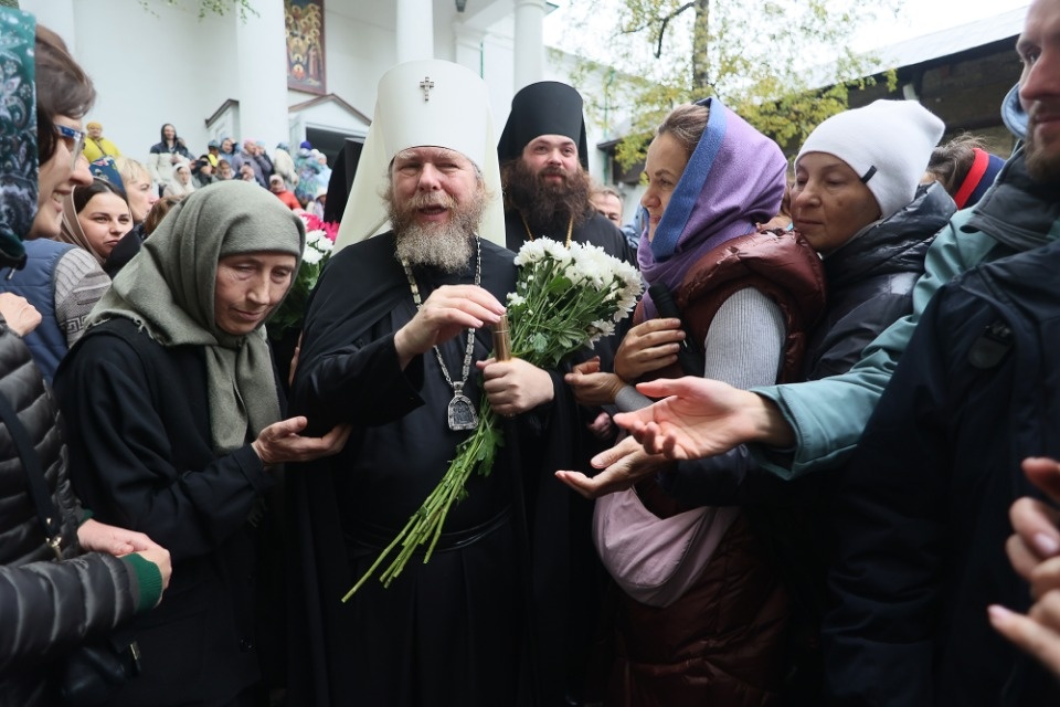 Митрополит Тихон попрощался с Печорами Митрополит Тихон попрощался с Печорами