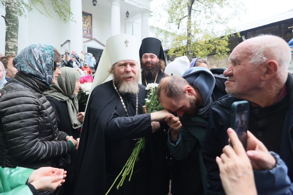 Митрополит Тихон попрощался с Печорами Митрополит Тихон попрощался с Печорами
