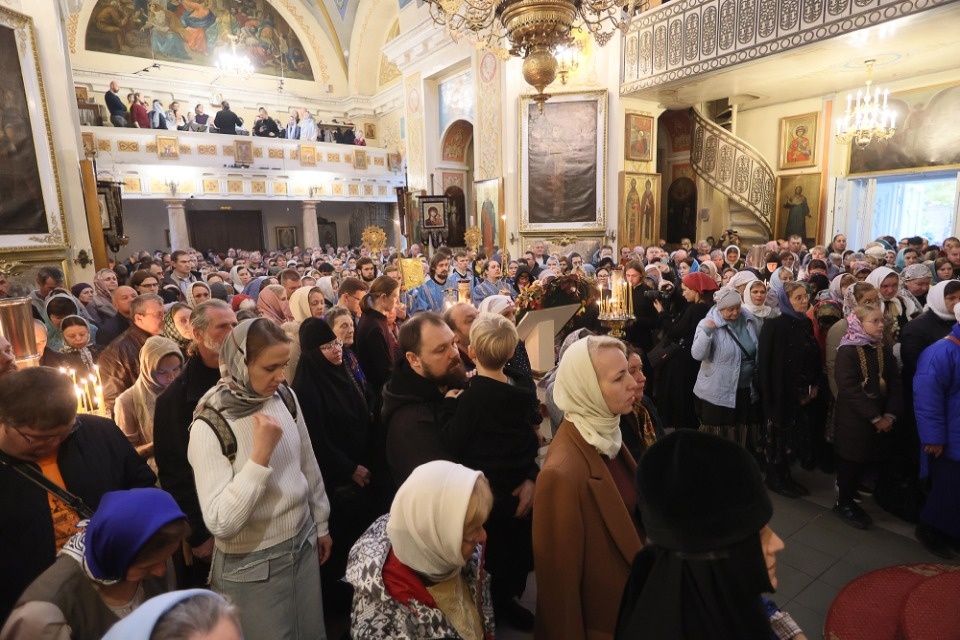 Митрополит Тихон попрощался с Печорами Митрополит Тихон попрощался с Печорами