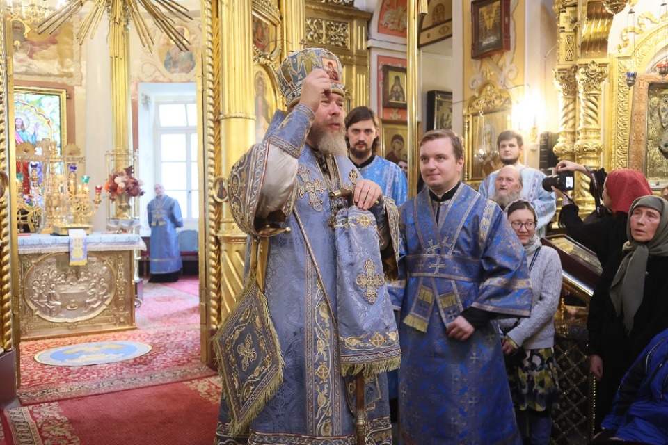 Митрополит Тихон попрощался с Печорами Митрополит Тихон попрощался с Печорами