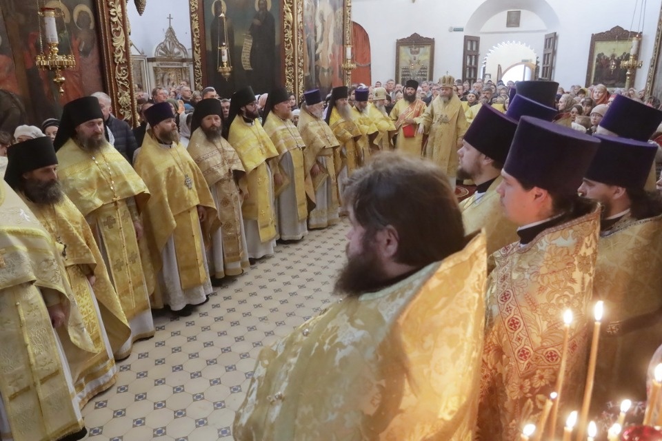 Митрополит Тихон простился с Псковом Митрополит Тихон простился с Псковом