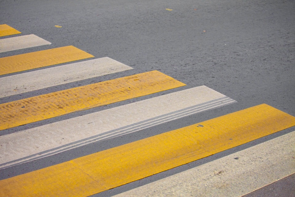 Четыре юных пешехода пострадали в ДТП в Псковской области с начала октября