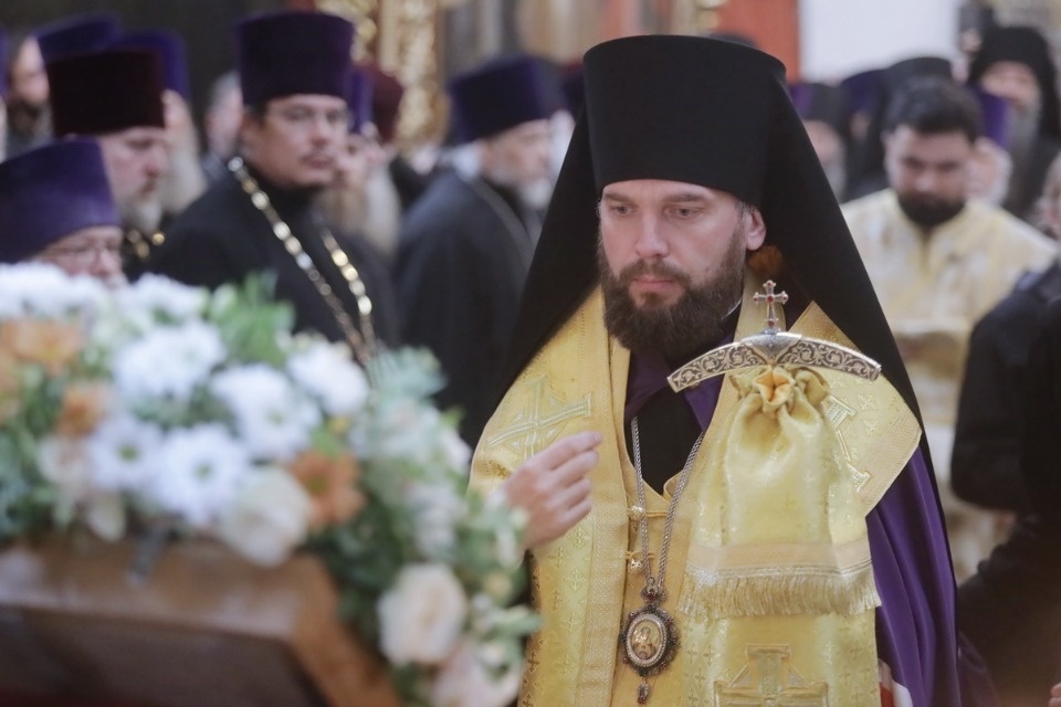 Владыка Тихон (Шевкунов) встретил нового главу Псковской митрополии Арсения Владыка Тихон (Шевкунов) встретил нового главу Псковской митрополии Арсения