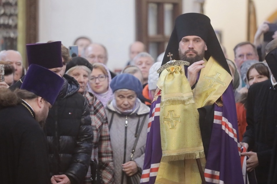 Владыка Тихон (Шевкунов) встретил нового главу Псковской митрополии Арсения Владыка Тихон (Шевкунов) встретил нового главу Псковской митрополии Арсения