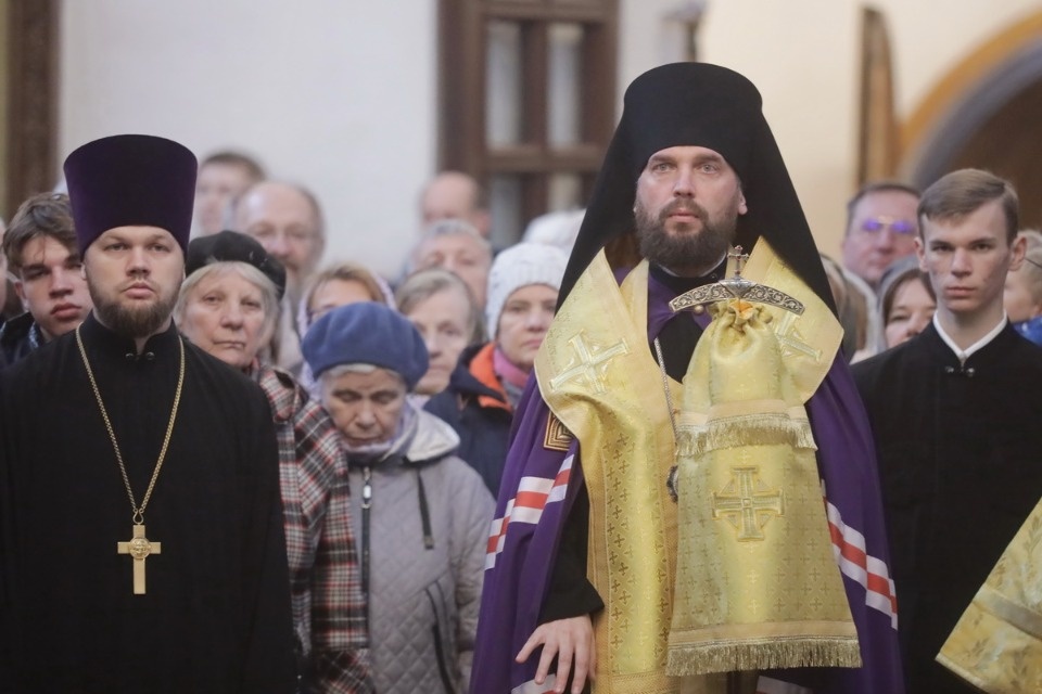 Владыка Тихон (Шевкунов) встретил нового главу Псковской митрополии Арсения Владыка Тихон (Шевкунов) встретил нового главу Псковской митрополии Арсения