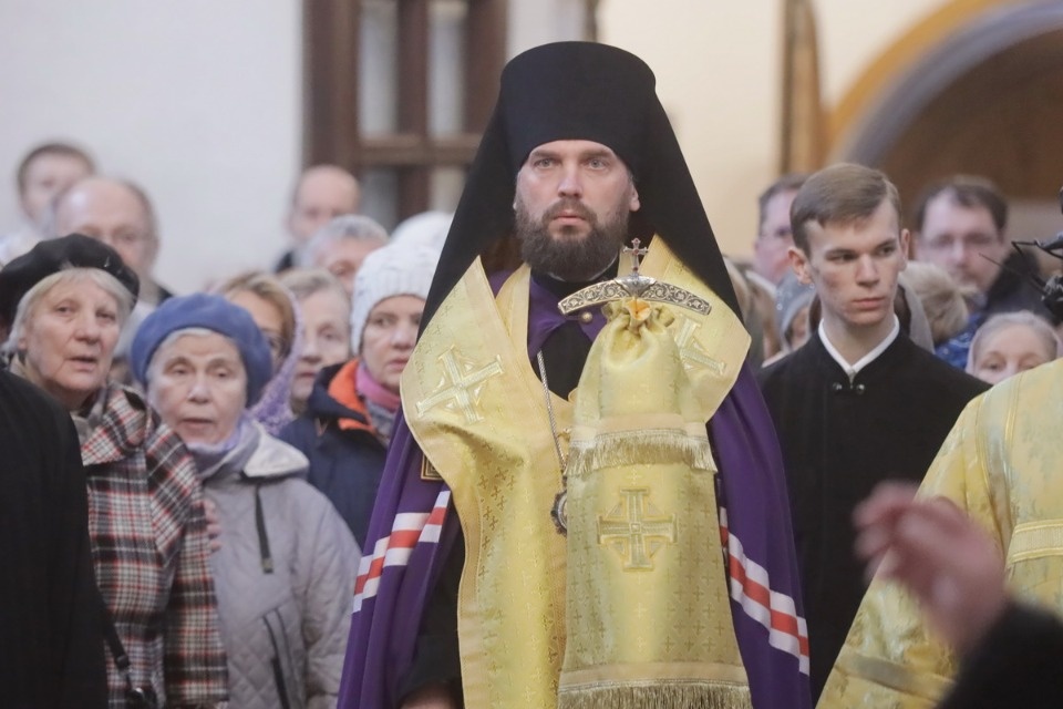 Владыка Тихон (Шевкунов) встретил нового главу Псковской митрополии Арсения Владыка Тихон (Шевкунов) встретил нового главу Псковской митрополии Арсения