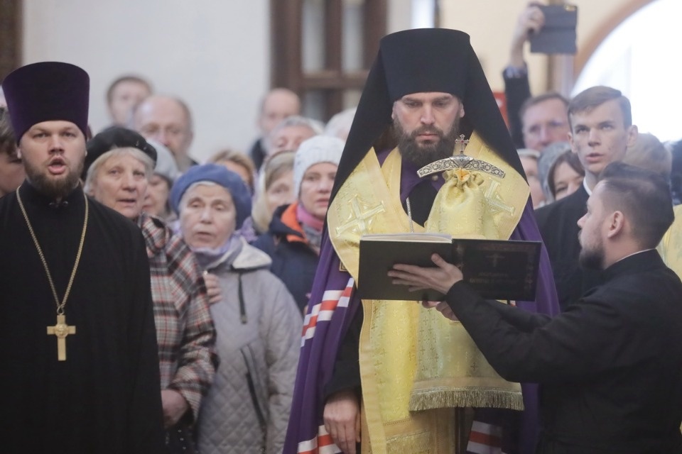 Владыка Тихон (Шевкунов) встретил нового главу Псковской митрополии Арсения Владыка Тихон (Шевкунов) встретил нового главу Псковской митрополии Арсения