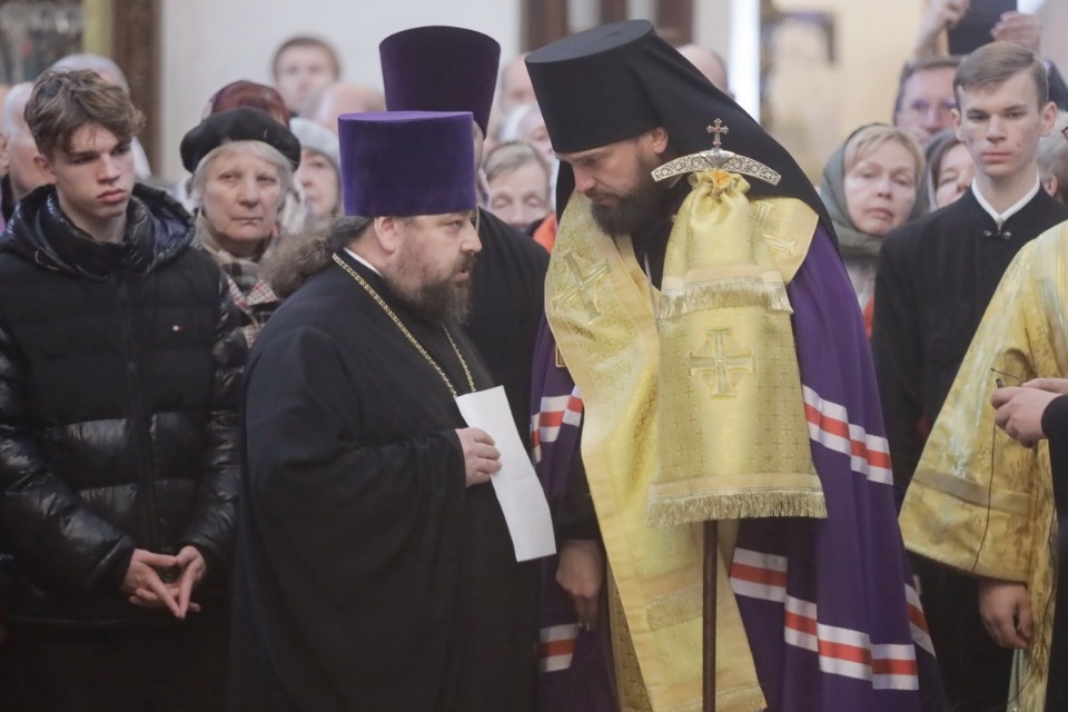 Владыка Тихон (Шевкунов) встретил нового главу Псковской митрополии Арсения Владыка Тихон (Шевкунов) встретил нового главу Псковской митрополии Арсения