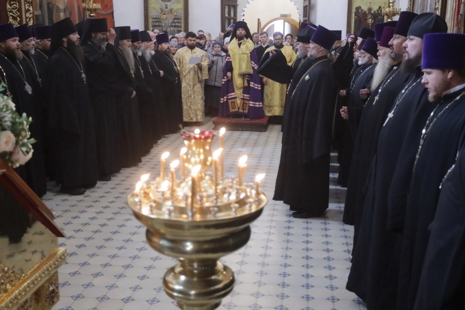 Владыка Тихон (Шевкунов) встретил нового главу Псковской митрополии Арсения Владыка Тихон (Шевкунов) встретил нового главу Псковской митрополии Арсения