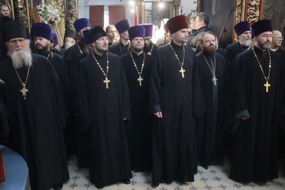 Владыка Тихон (Шевкунов) встретил нового главу Псковской митрополии Арсения Владыка Тихон (Шевкунов) встретил нового главу Псковской митрополии Арсения