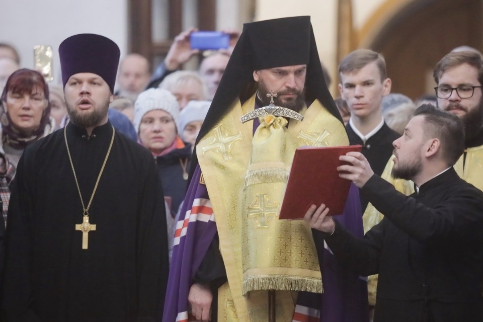 Владыка Тихон (Шевкунов) встретил нового главу Псковской митрополии Арсения Владыка Тихон (Шевкунов) встретил нового главу Псковской митрополии Арсения