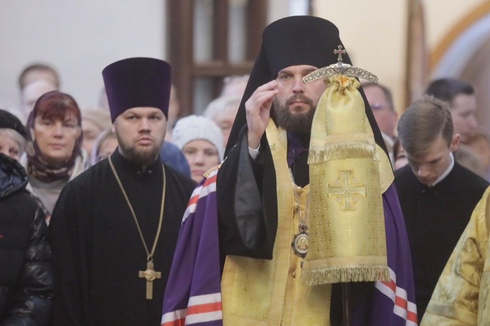 Владыка Тихон (Шевкунов) встретил нового главу Псковской митрополии Арсения Владыка Тихон (Шевкунов) встретил нового главу Псковской митрополии Арсения