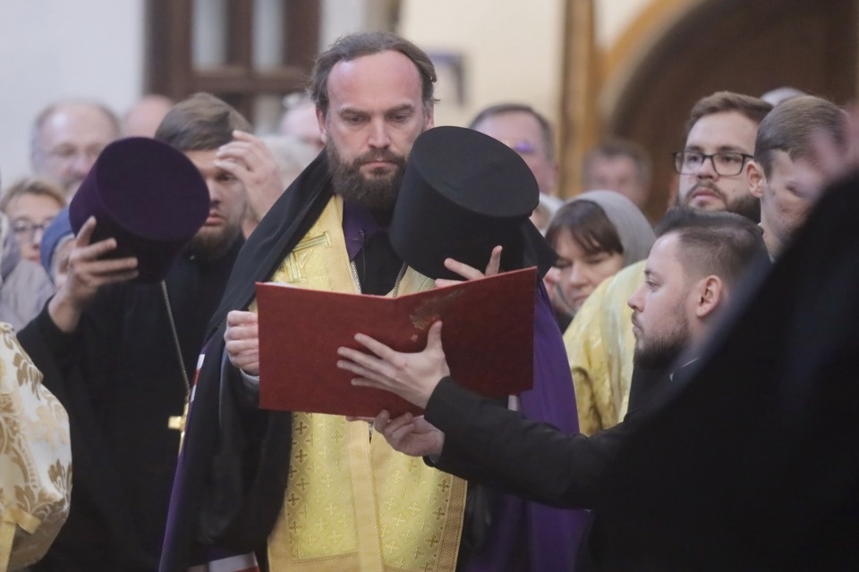 Владыка Тихон (Шевкунов) встретил нового главу Псковской митрополии Арсения Владыка Тихон (Шевкунов) встретил нового главу Псковской митрополии Арсения