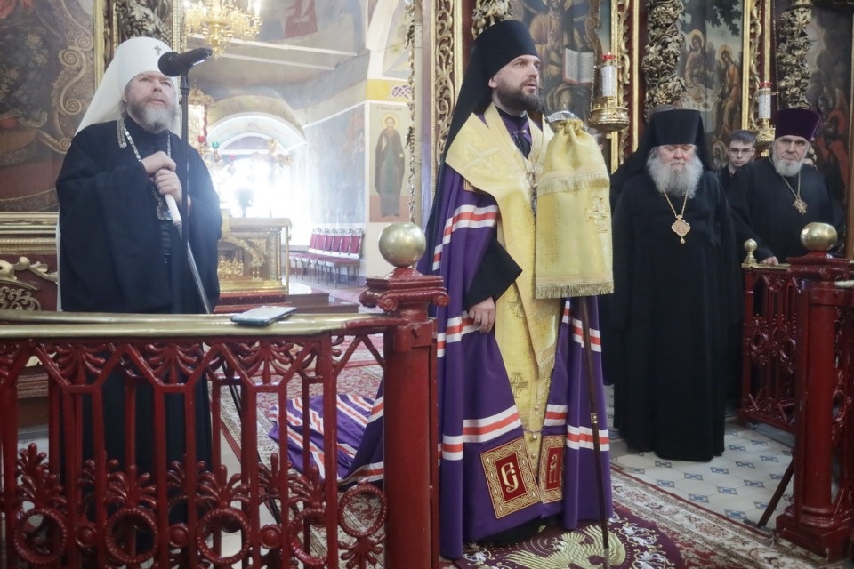 Владыка Тихон (Шевкунов) встретил нового главу Псковской митрополии Арсения Владыка Тихон (Шевкунов) встретил нового главу Псковской митрополии Арсения