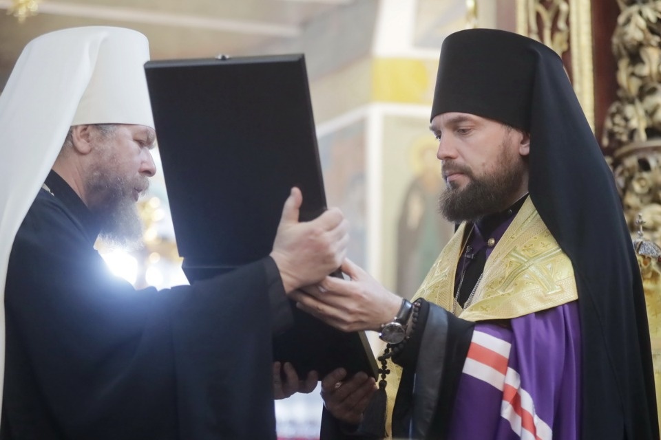 Владыка Тихон (Шевкунов) встретил нового главу Псковской митрополии Арсения Владыка Тихон (Шевкунов) встретил нового главу Псковской митрополии Арсения