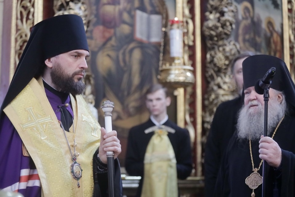 Владыка Тихон (Шевкунов) встретил нового главу Псковской митрополии Арсения Владыка Тихон (Шевкунов) встретил нового главу Псковской митрополии Арсения