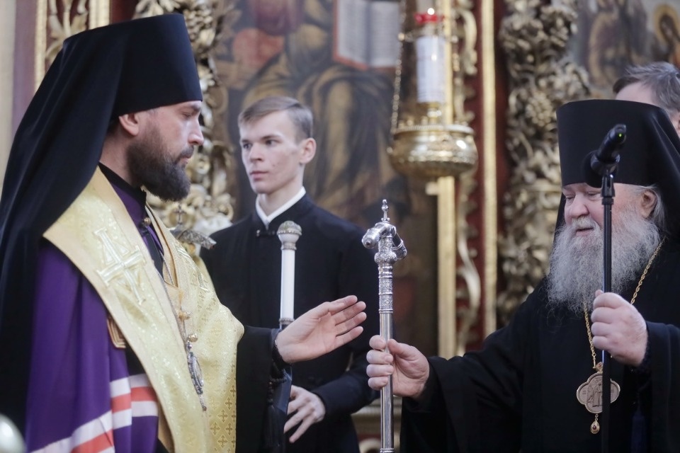 Владыка Тихон (Шевкунов) встретил нового главу Псковской митрополии Арсения Владыка Тихон (Шевкунов) встретил нового главу Псковской митрополии Арсения