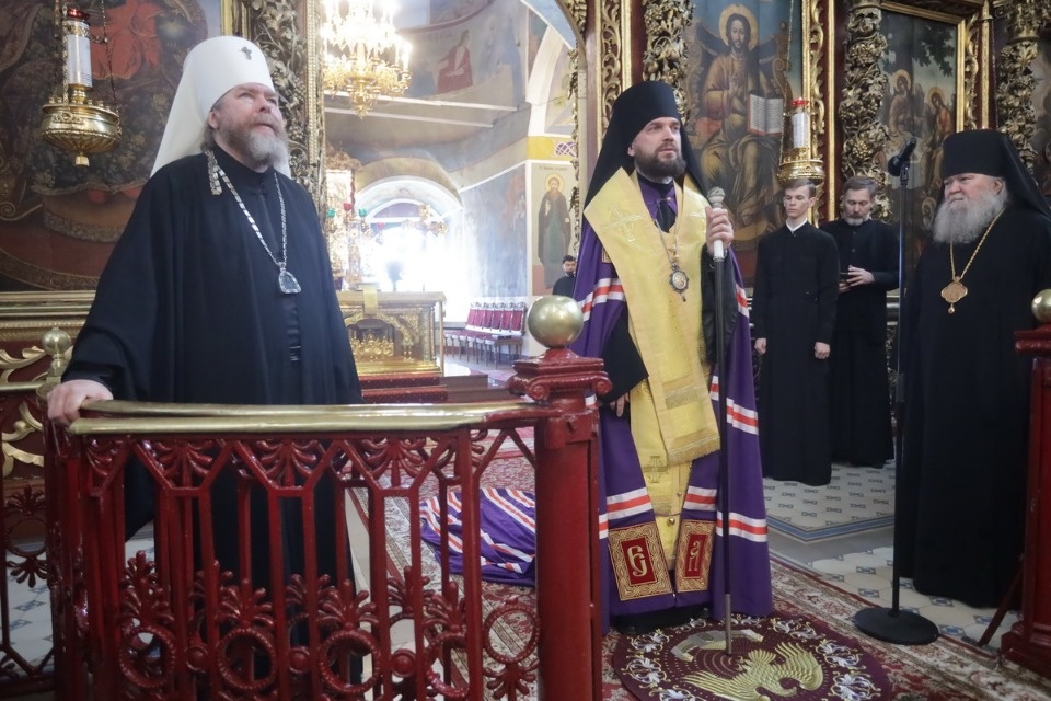 Владыка Тихон (Шевкунов) встретил нового главу Псковской митрополии Арсения Владыка Тихон (Шевкунов) встретил нового главу Псковской митрополии Арсения