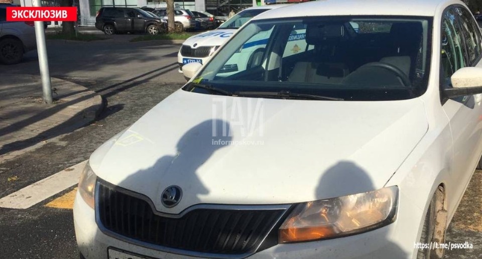 Пенсионерка попала под машину в Пскове Пенсионерка попала под машину в Пскове