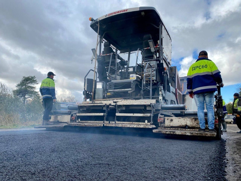 Участок улицы Николай Васильева в Пскове частично перекроют из-за ночной укладки асфальта Участок улицы Николай Васильева в Пскове частично перекроют из-за ночной укладки асфальта