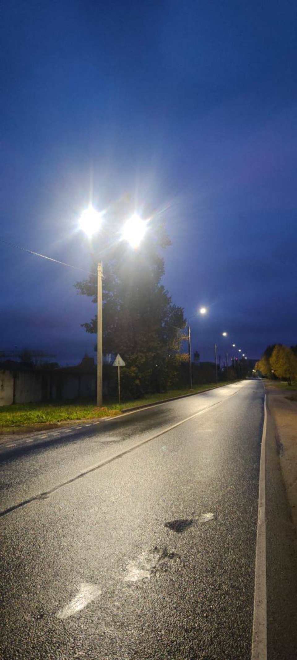 Почти 20 новых фонарей установили на улице Декабристов в Пскове