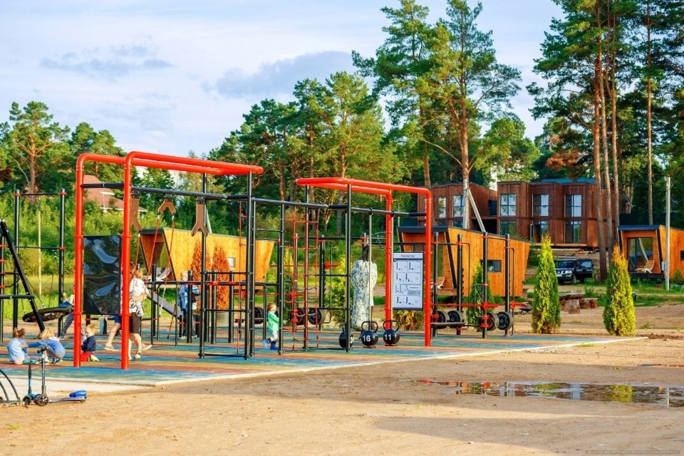 В Псковском районе на берегу реки появился парк-отель